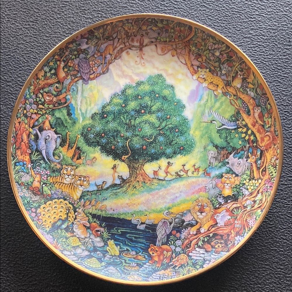 Vibrant Wildlife Art Plate